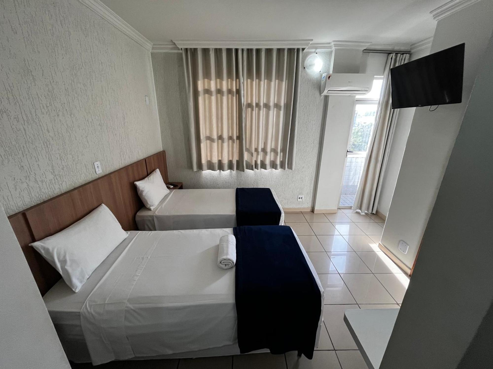 Quarto com 2 Camas de Solteiro e Varanda