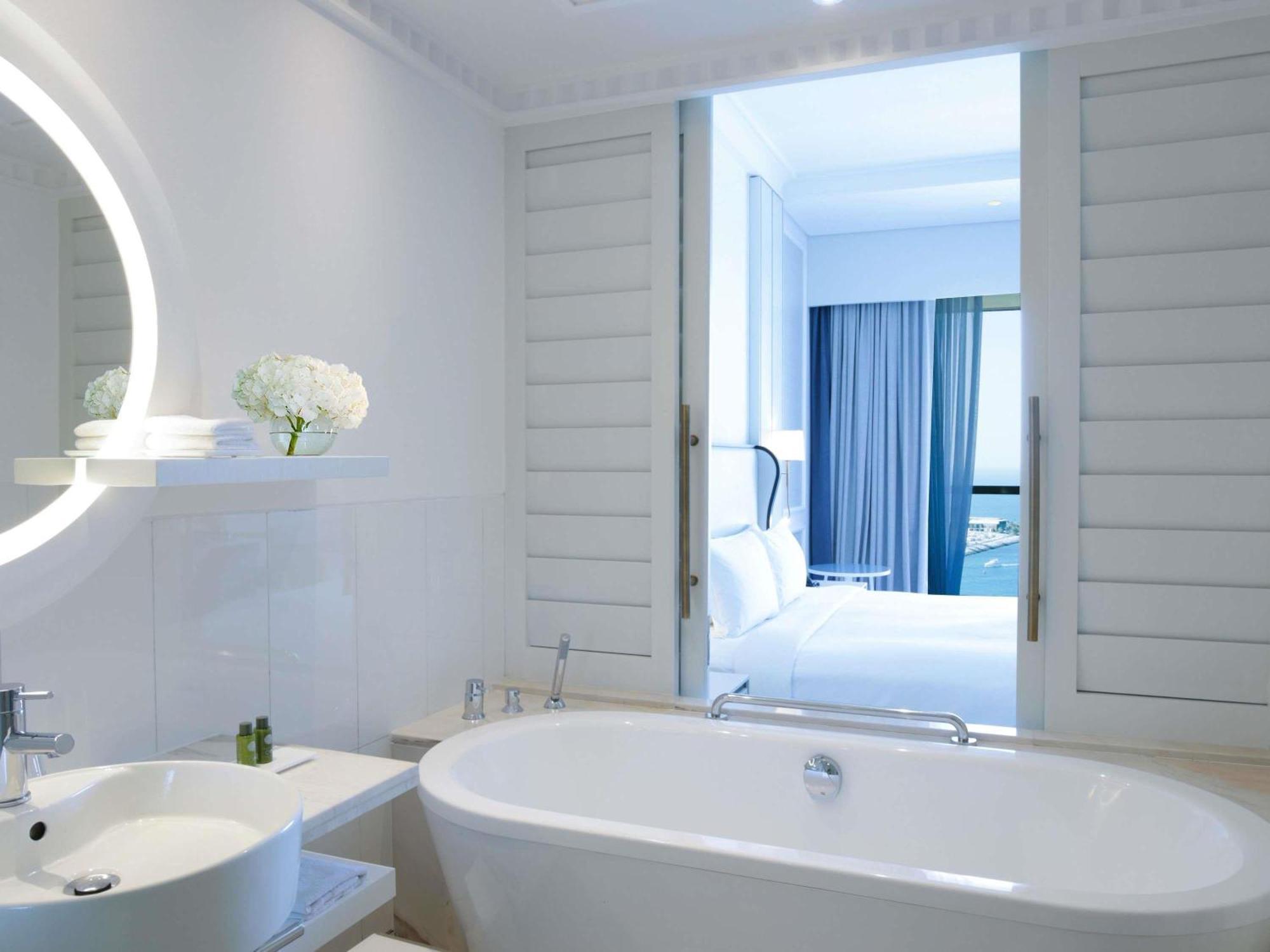 Junior Suite staycation with breakfast & dinner at AOC restaurant (chef's choice of buffet or set menu)