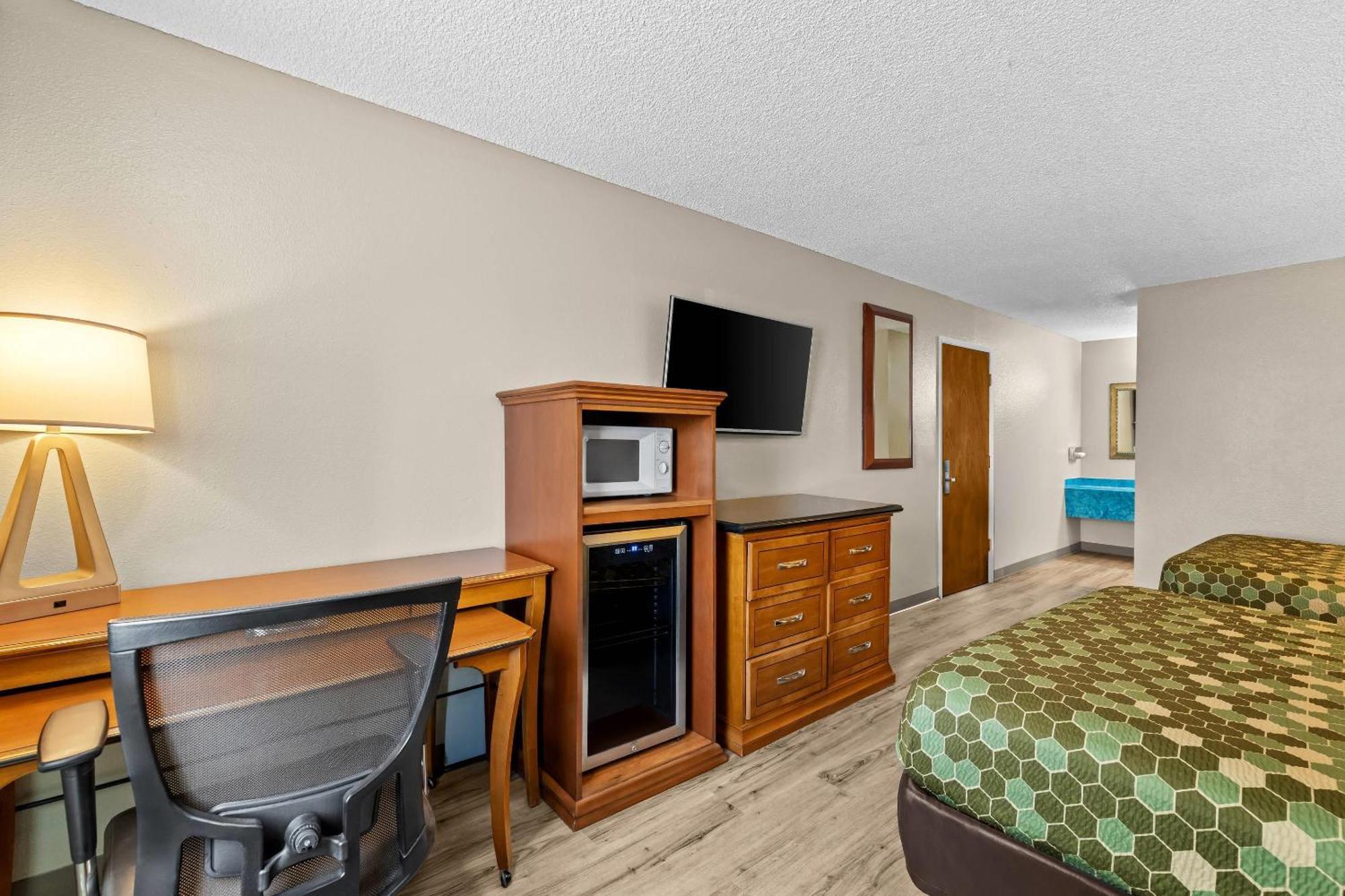 Queen Room with Two Queen Beds - Non-Smoking