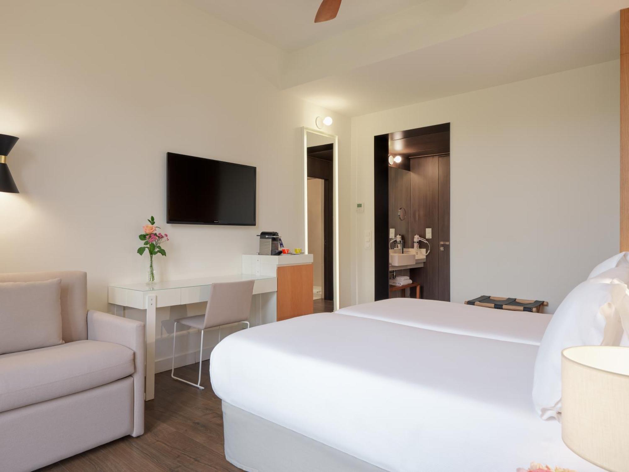 Triple Room (2 Adults)