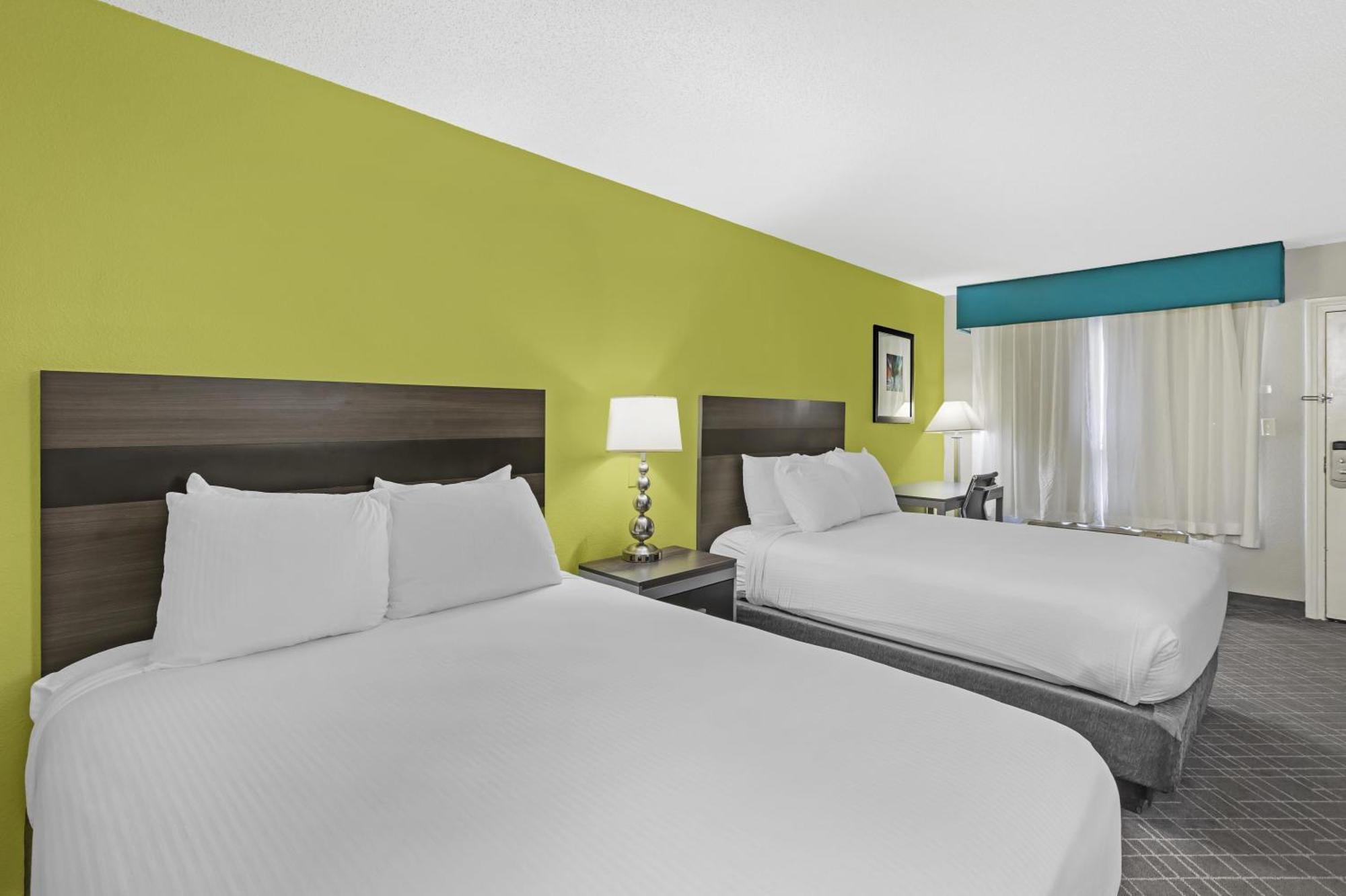 Queen Room with Two Queen Beds - Smoking