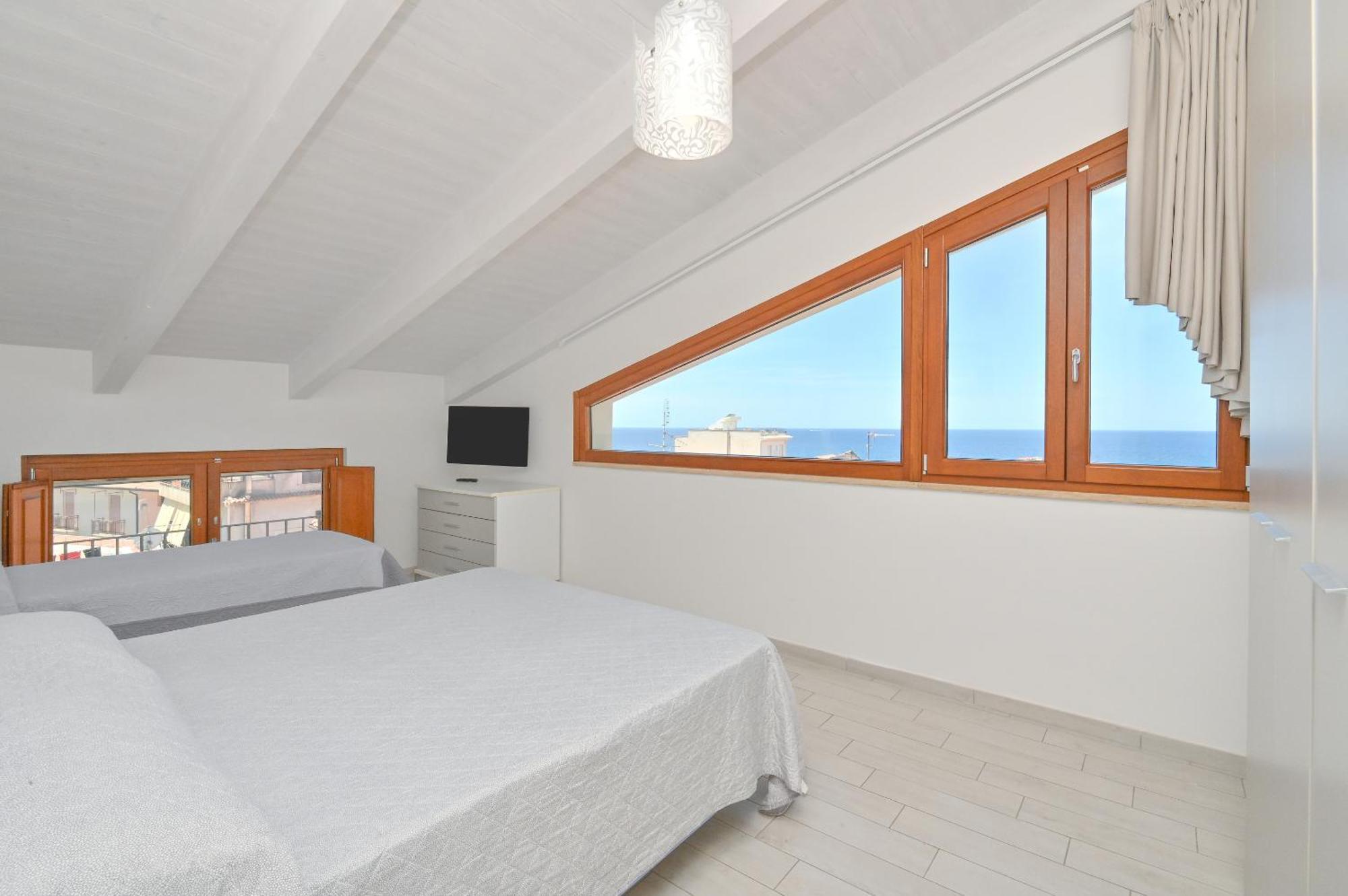 Appartamento con 2 Camere da Letto e Vista Mare
