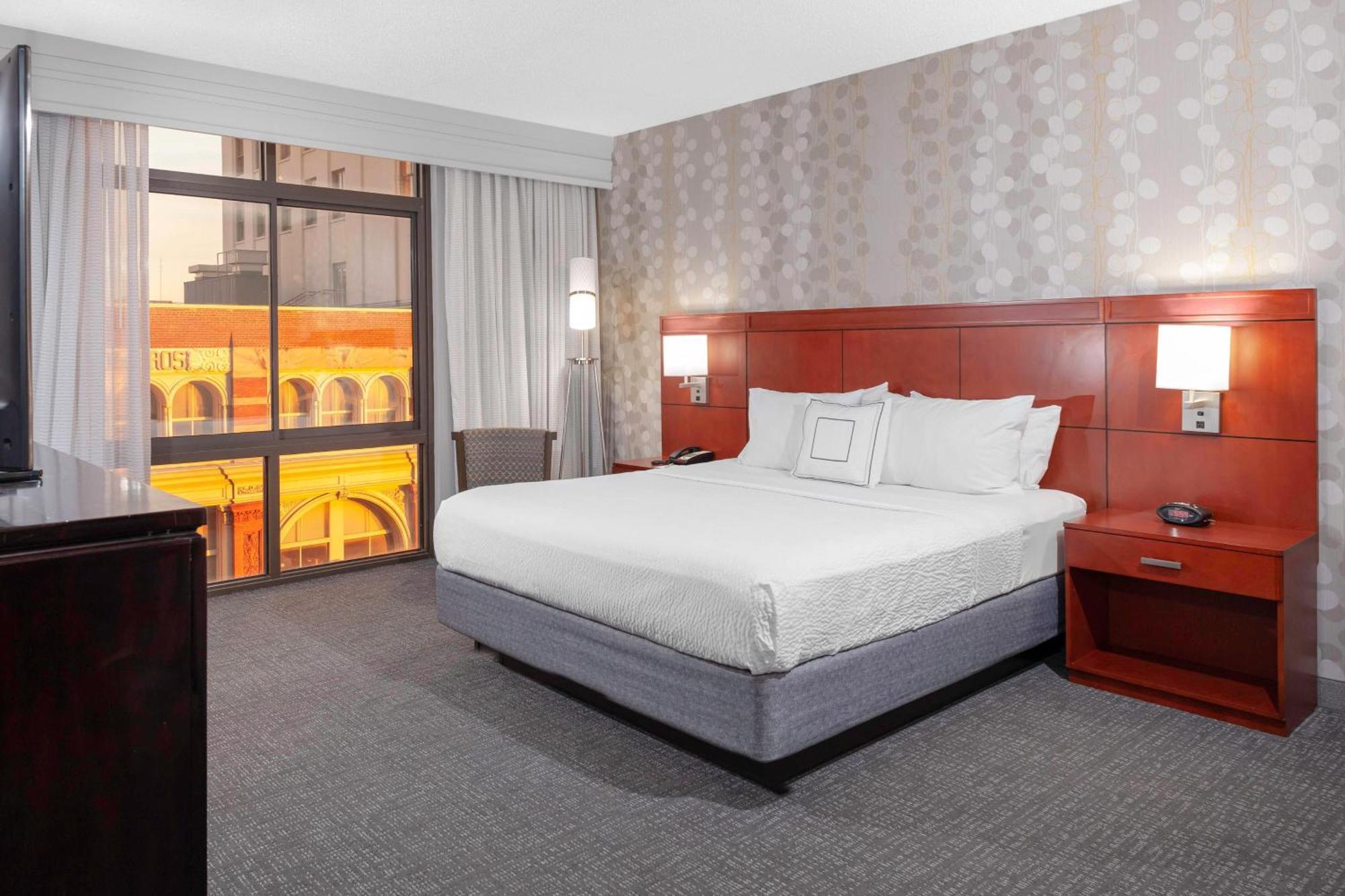 One-Bedroom King Suite Transfer Shower Sofa Bed Mobility Access or Hearing Accessible