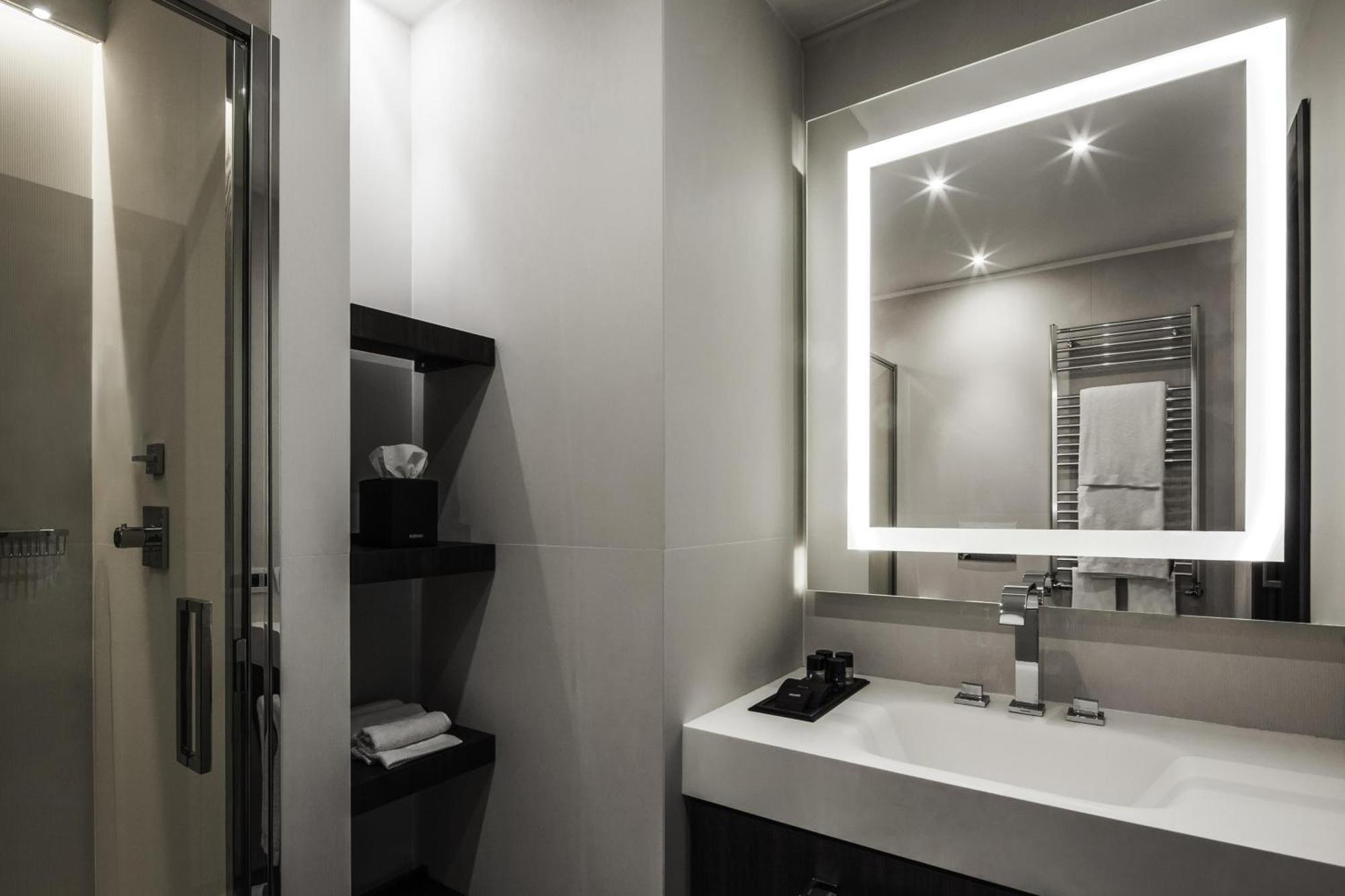 Kamer met Kingsize Bed en Uitzicht op de Stad