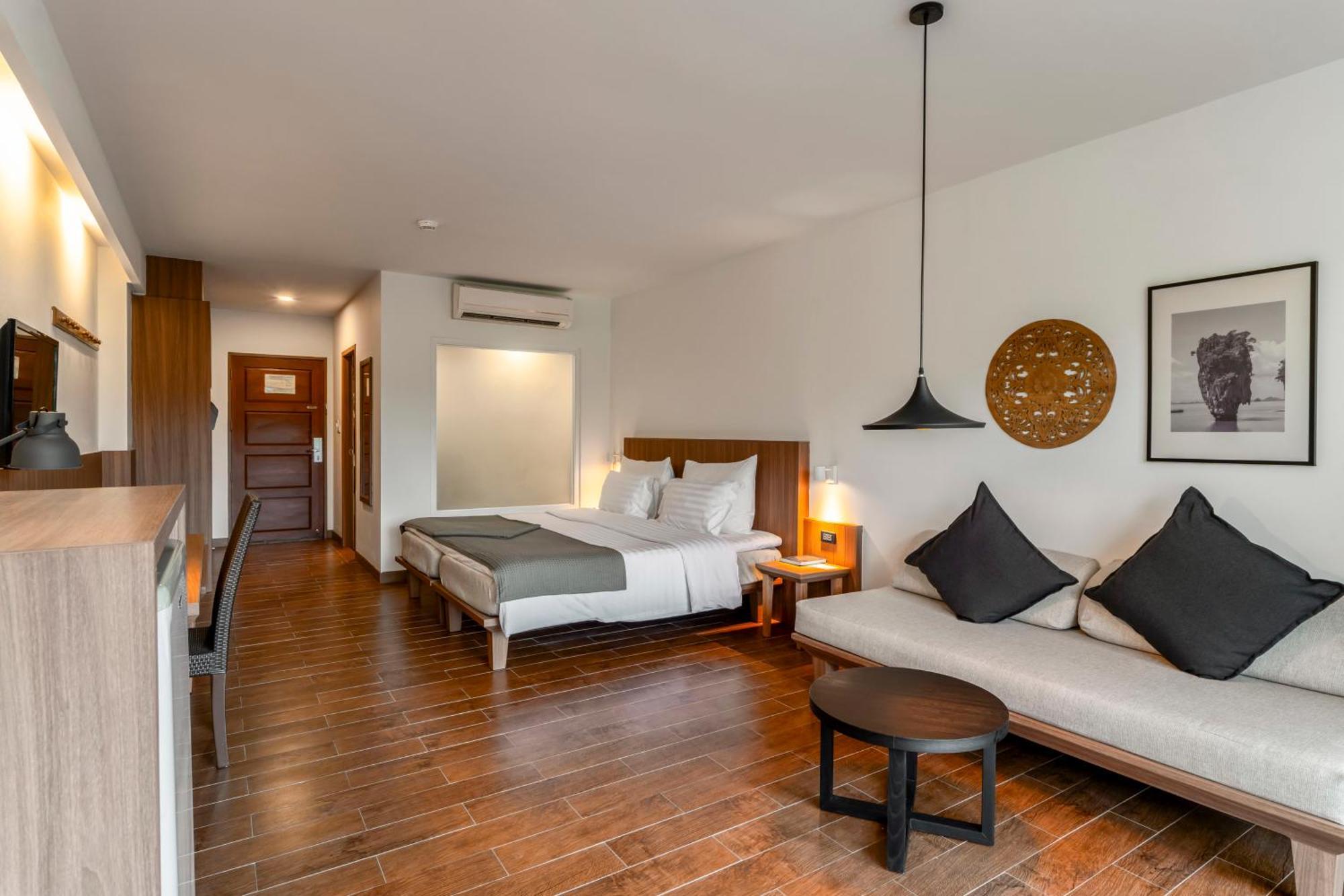 Grand Deluxe Pool View Room