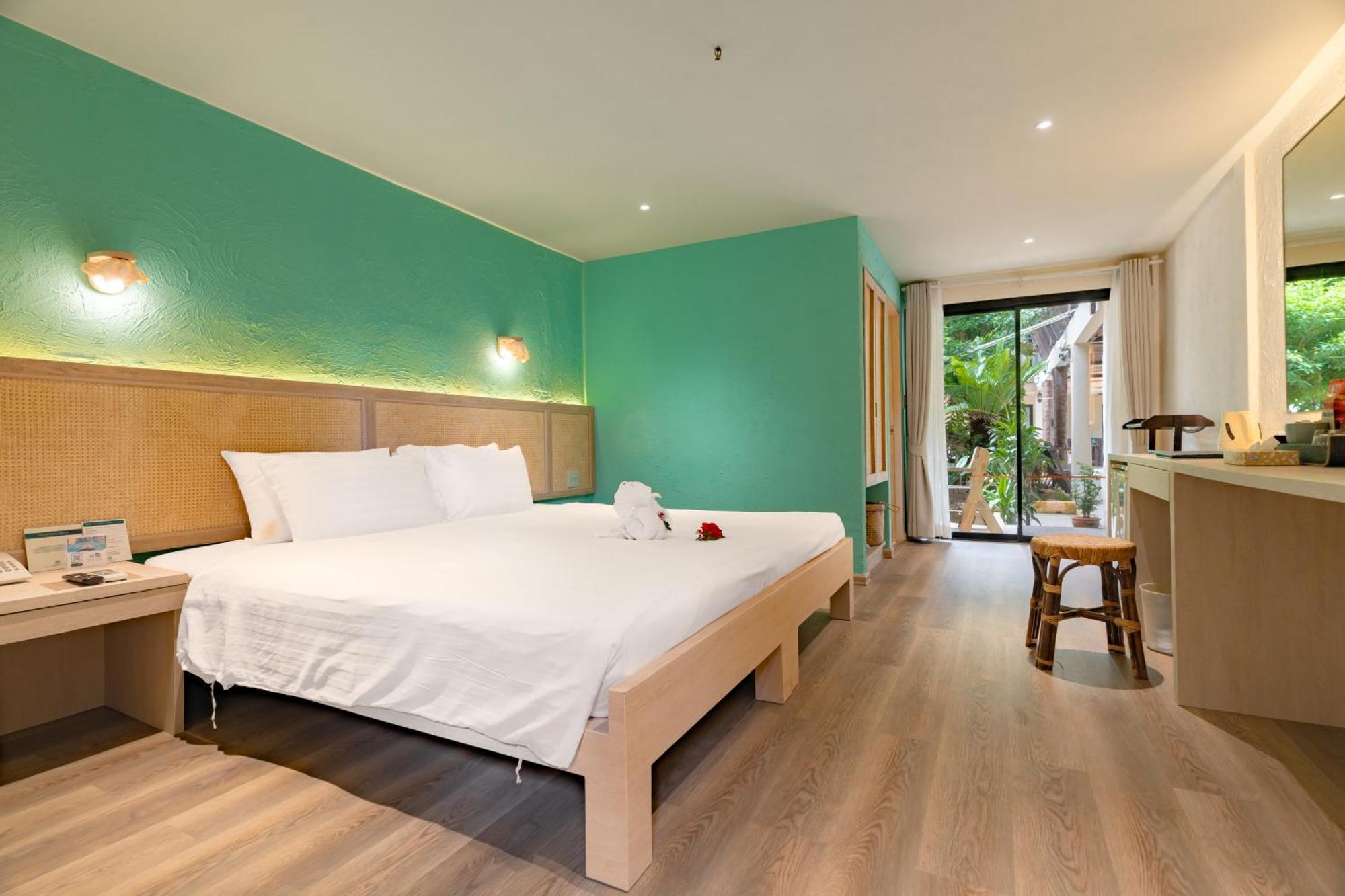 Poolside Terrace