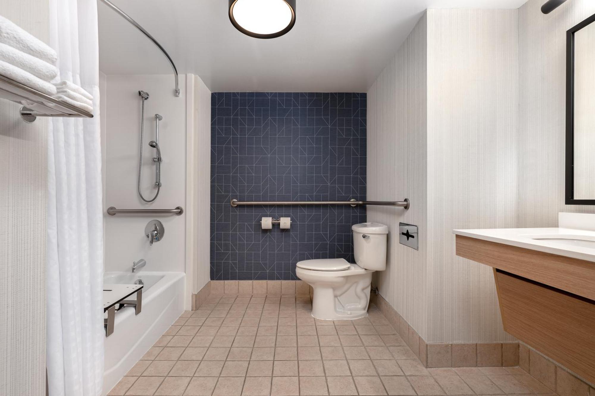 King Room Bath Tub Mobility or Hearing Access