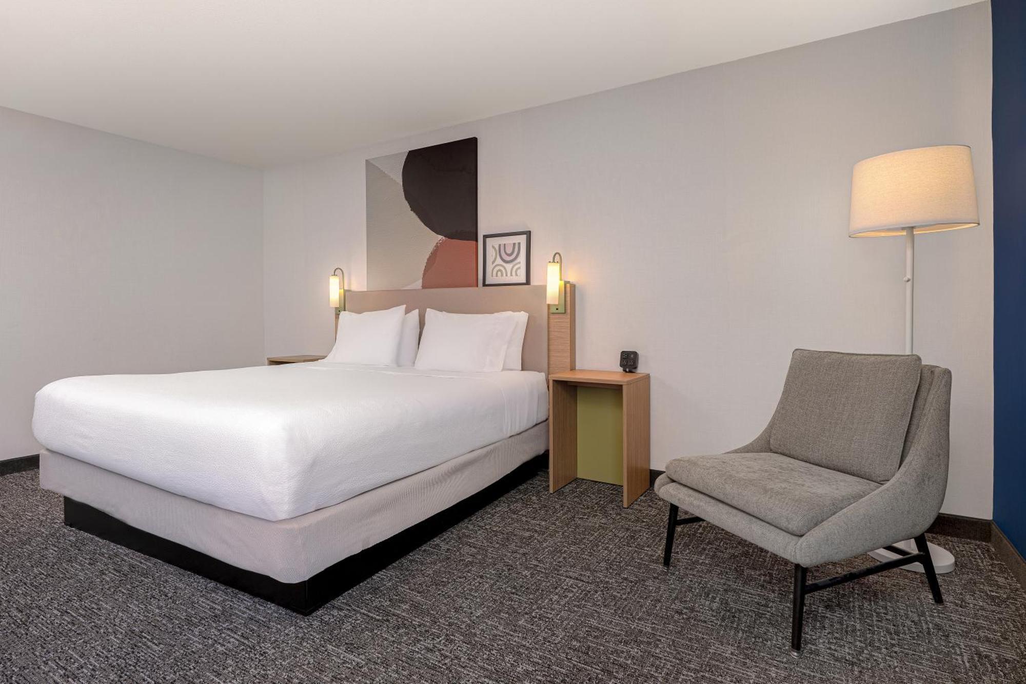 King Room Bath Tub Mobility or Hearing Access
