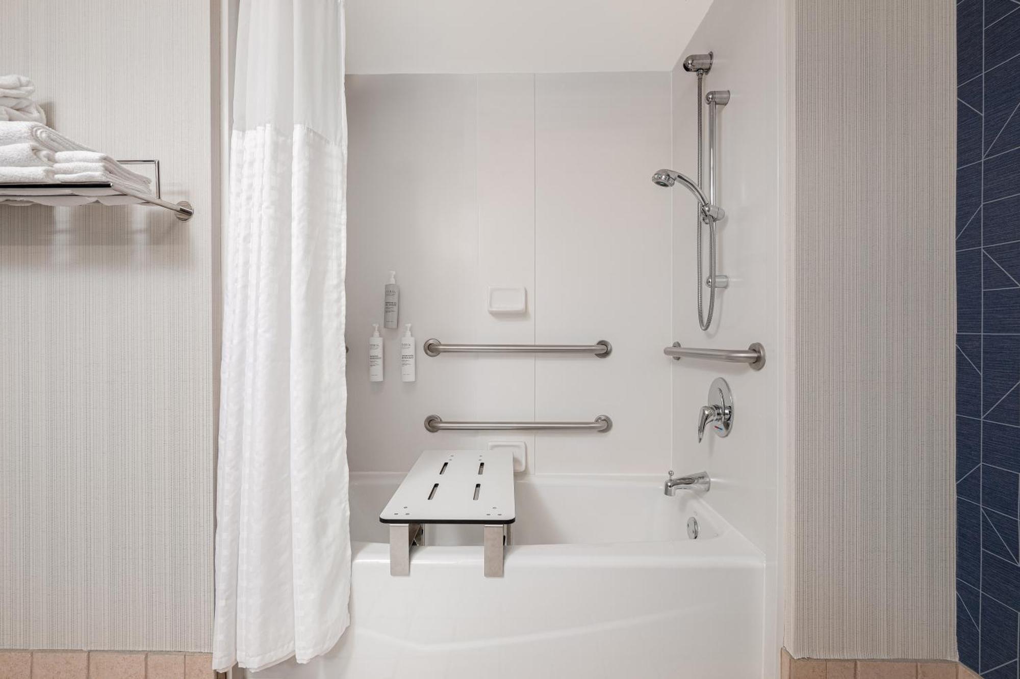 Queen Room Two Queen Beds Accessible Tub Mobility Hearing Access