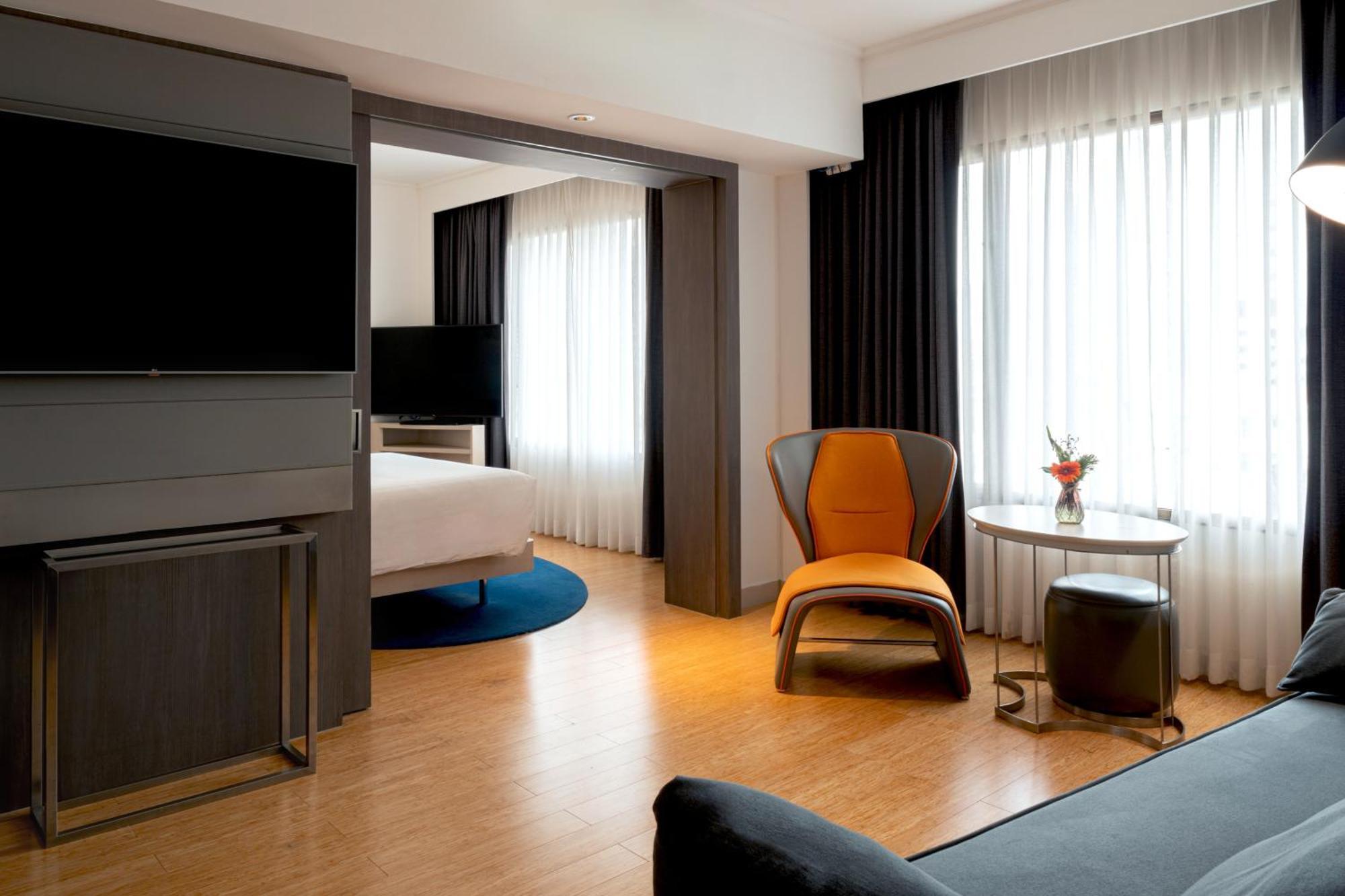 Junior Suite Queen Bed