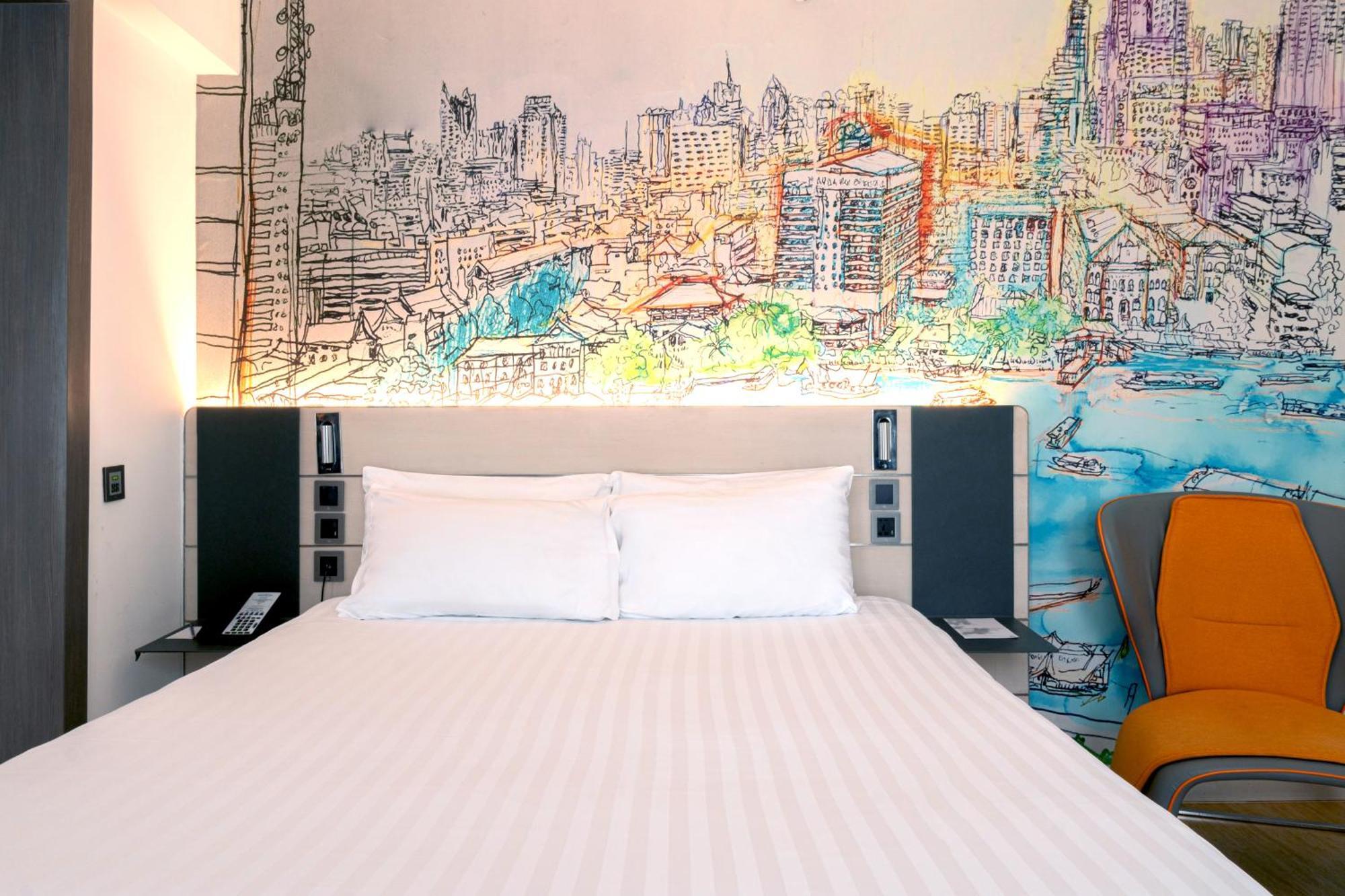 Junior Suite Queen Bed