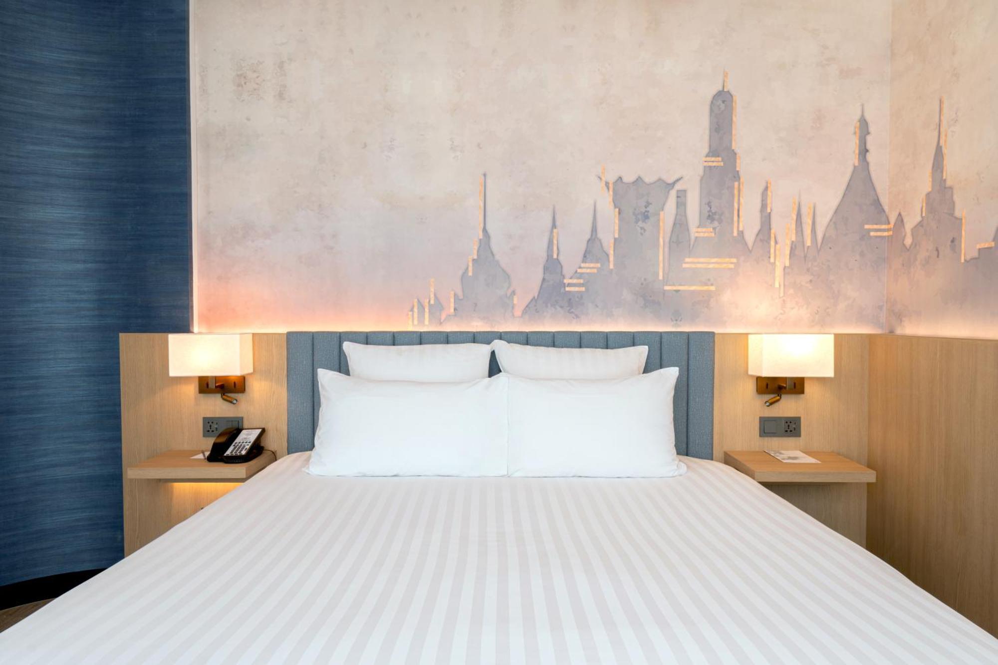 Junior Suite Queen Bed