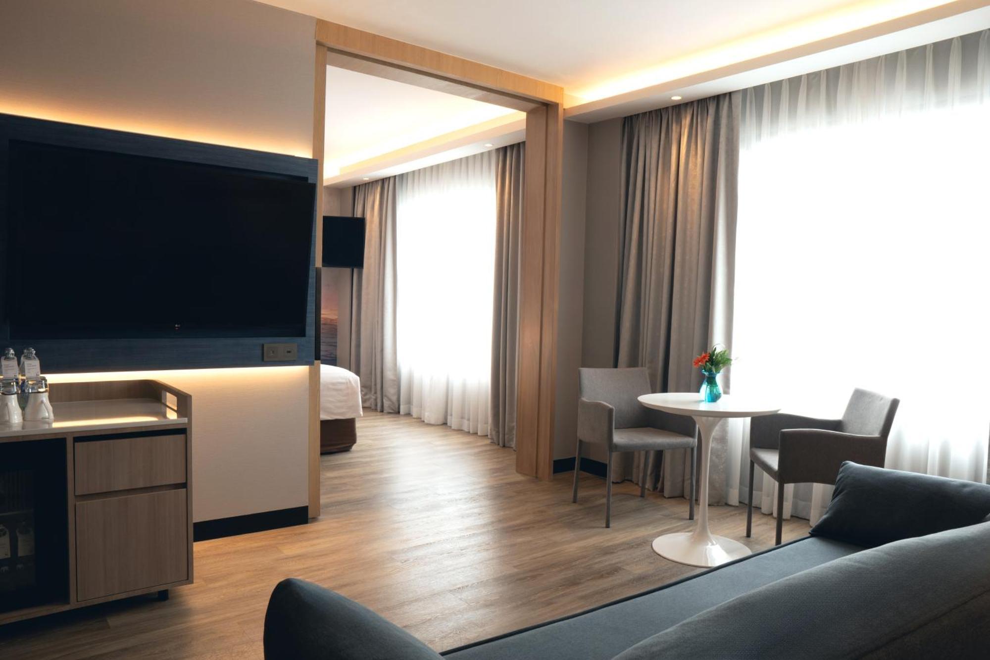 Junior Suite Queen Bed