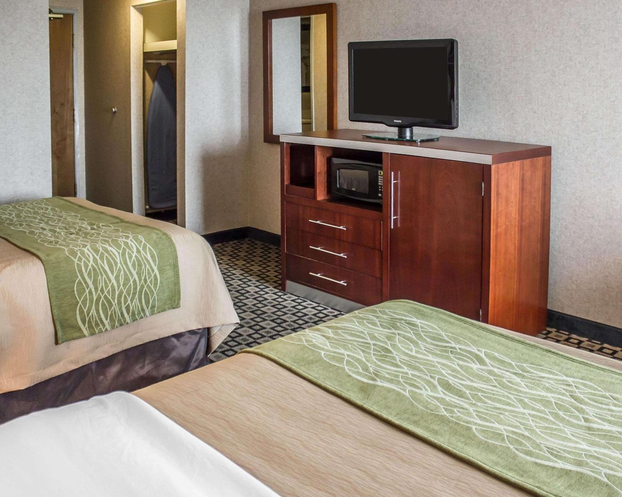 Queen Room with Two Queen Beds - Non-Smoking