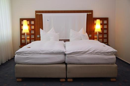Single Room,136261110:JPEG