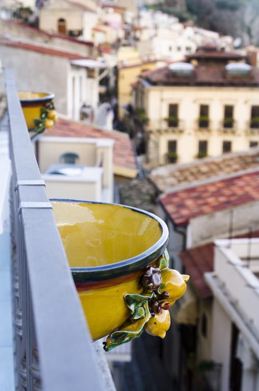 Appartamento con 2 Camere da Letto, Terrazza e Vista Mare