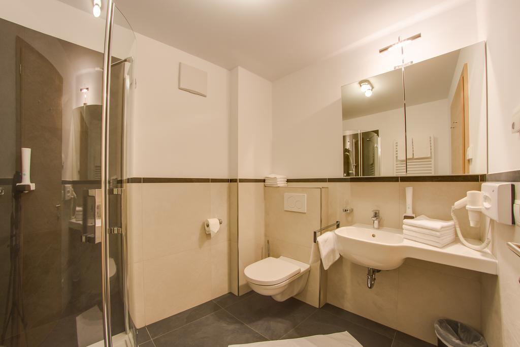 Two-Bedroom Apartment,784394025:JPEG