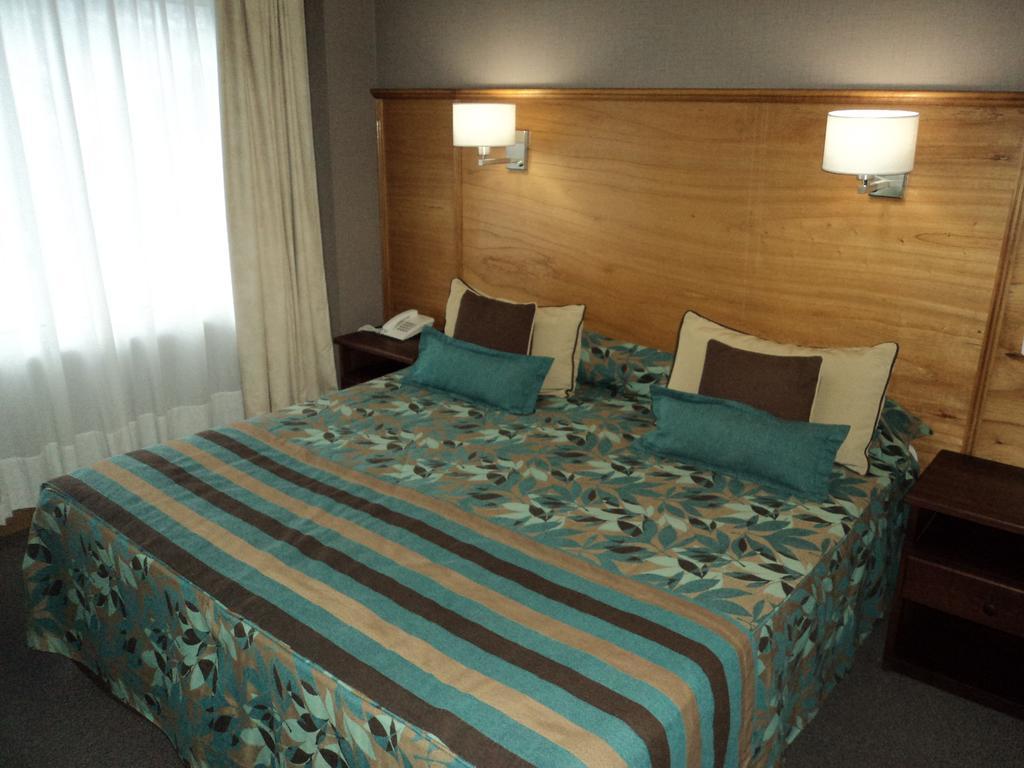 Quarto com Cama de Casal ou 2 de Solteiro