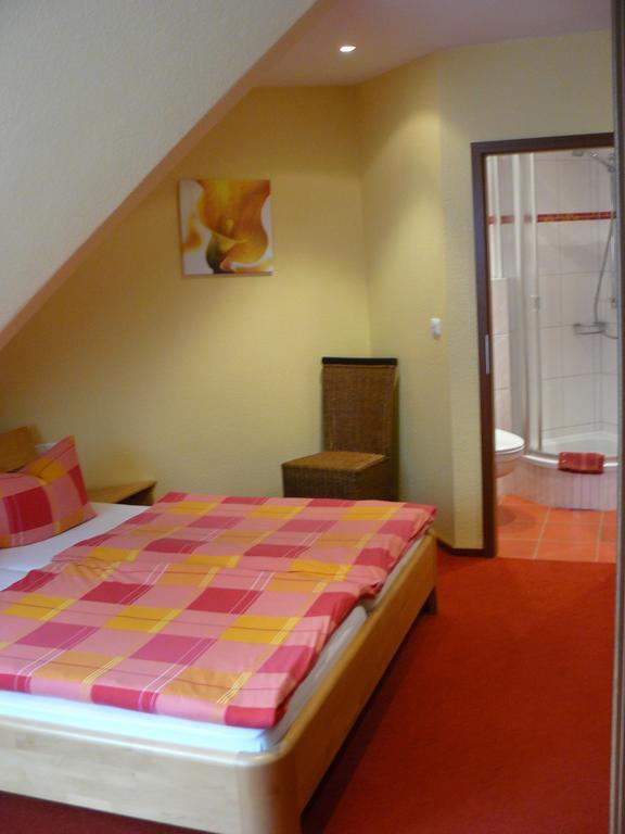 Dreibettzimmer mit eigenem Bad