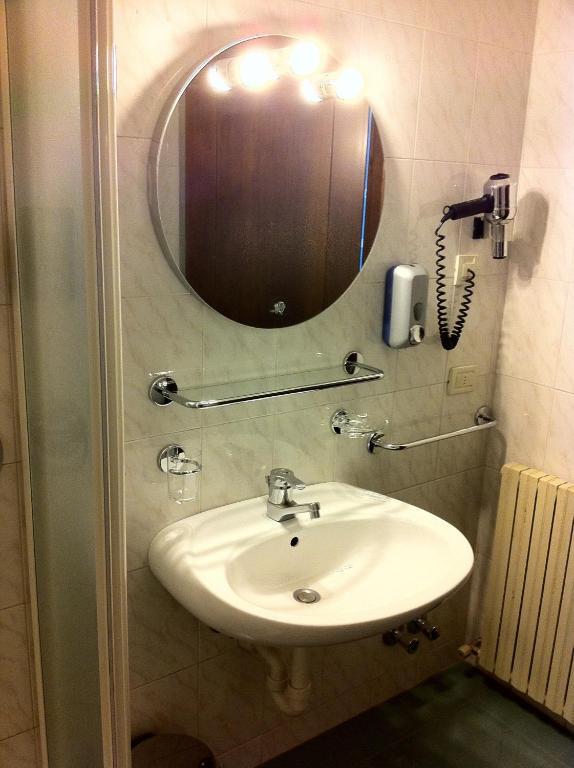 Camera Tripla