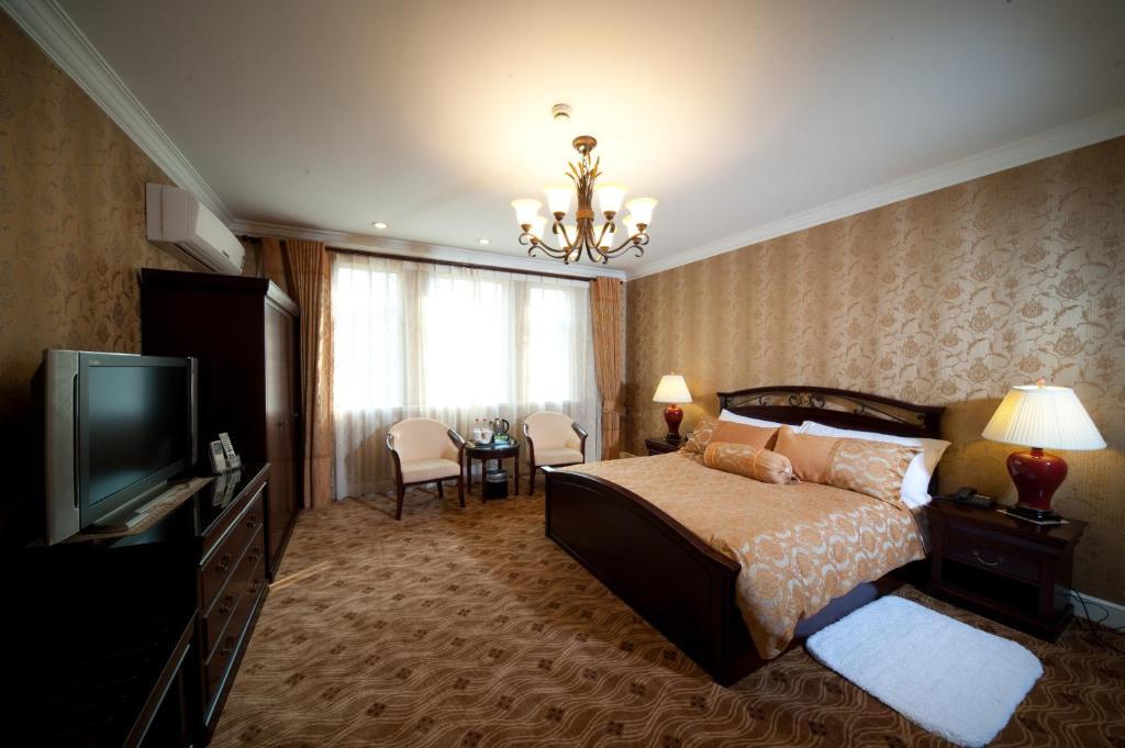 King Room with Sofa Bed