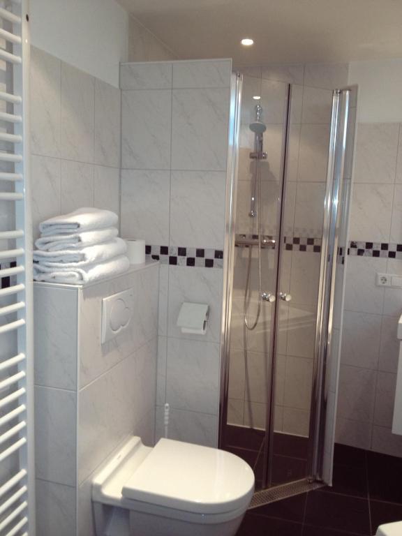 Standard Twin Room,38418550:JPEG