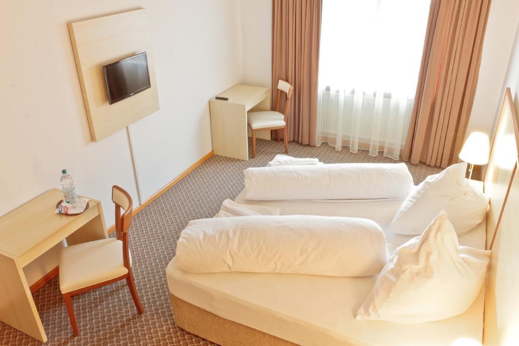 Twin Double Room (Self Check-in after 19:30 PM)