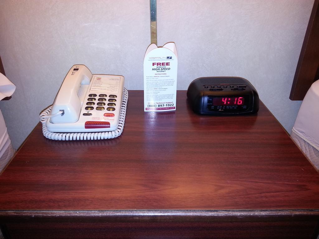 Superior Queen Room with Three Queen Beds - Non-Smoking,213313787:JPEG