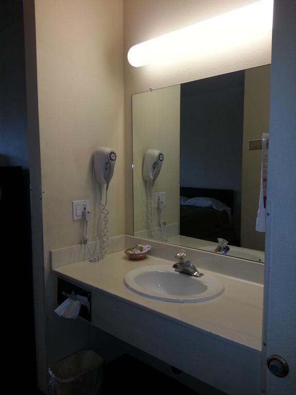 King Room - Disability Access - Non-Smoking,810391740:JPEG