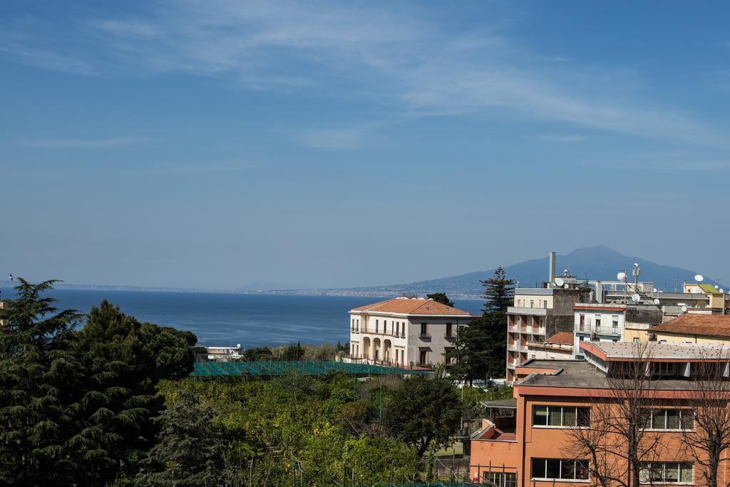 Double Room with Balcony and Sea View,719060740:JPEG