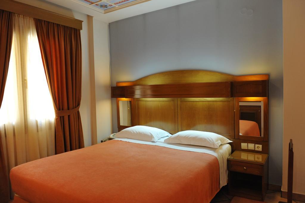 Single Room,653561118:JPEG