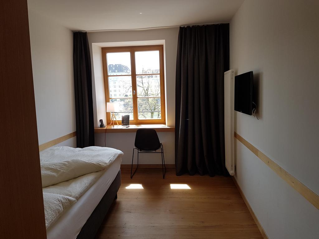 Single Room with River View,462750723:JPEG