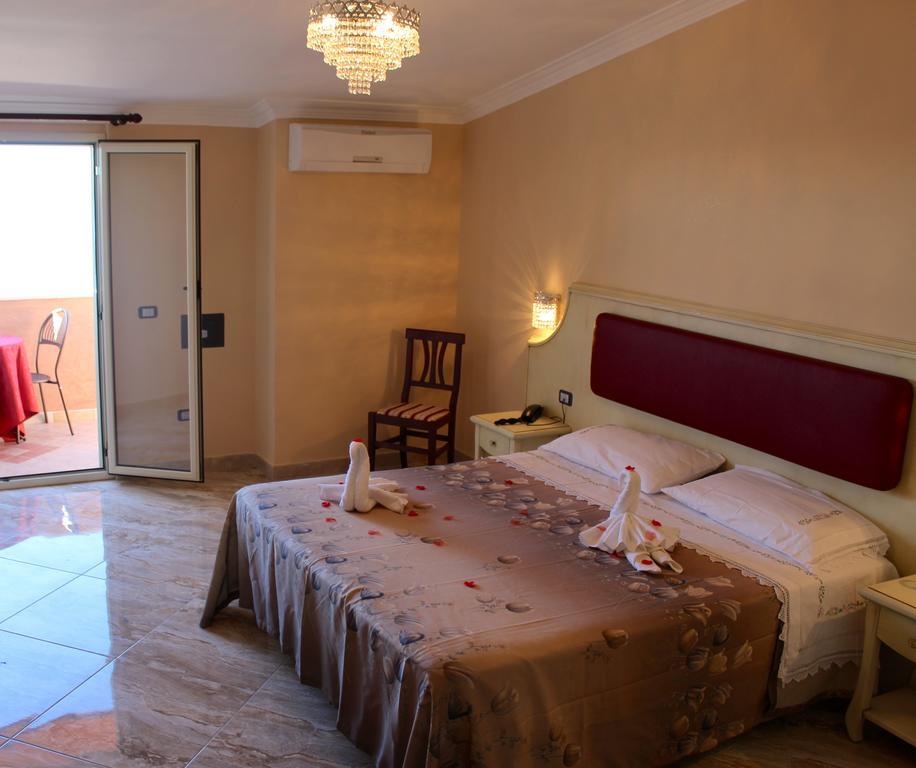 Deluxe Dreibettzimmer mit Meerblick