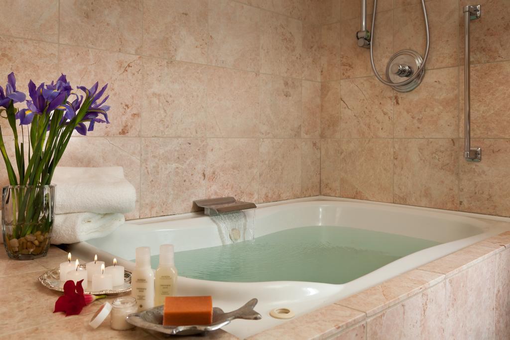 Queen Room Spa Bath 1st Floor,219881288:JPEG