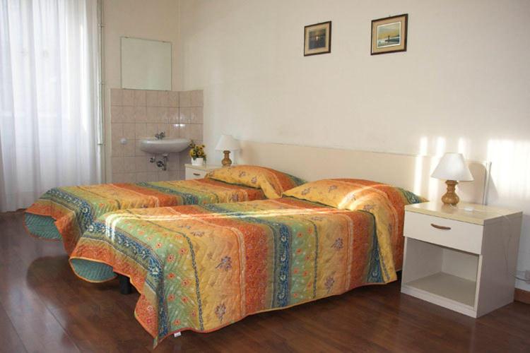 Tweepersoonskamer met 1 of 2 Bedden en Gedeelde Badkamer