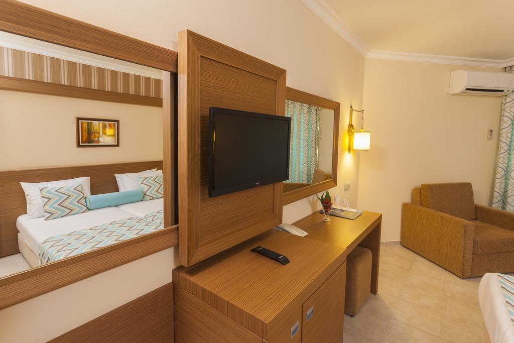 Double Room with Balcony (2 Adults + 1 Child),908749546:JPEG