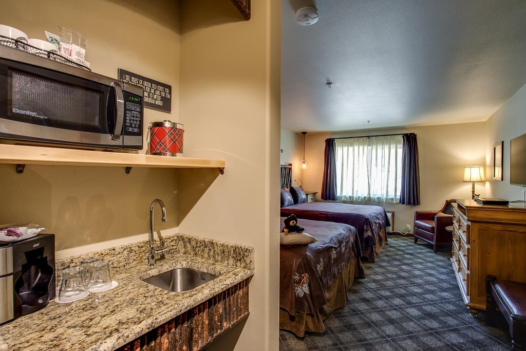Deluxe Double Room with Mountain View