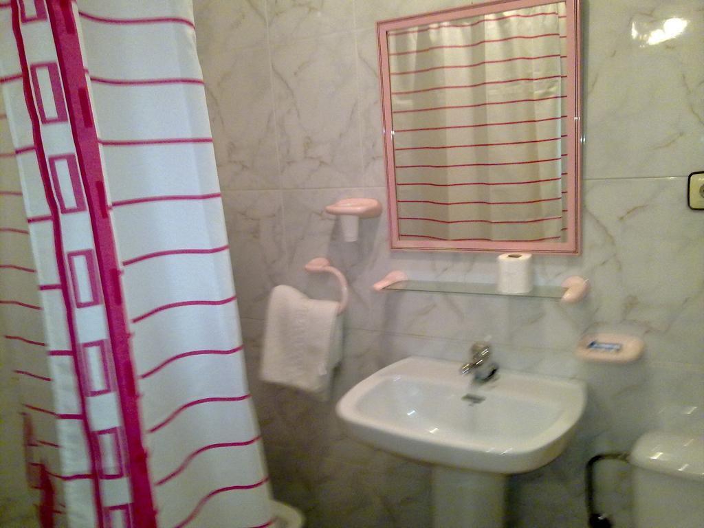 Habitación Doble con baño privado - 2 camas