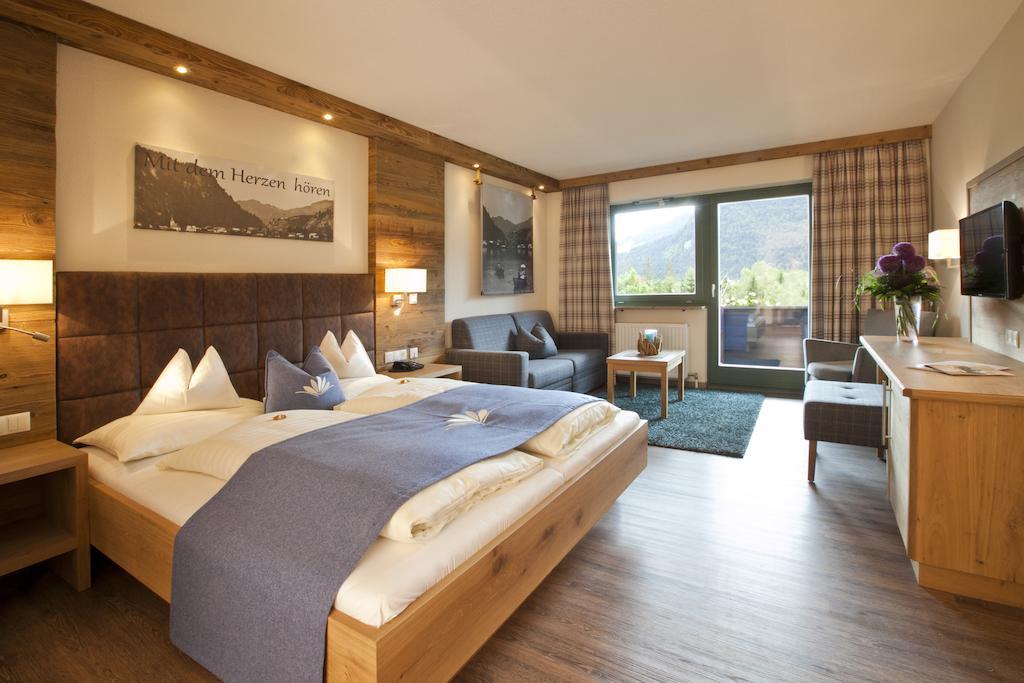 Deluxe Double Room,232144033:JPEG