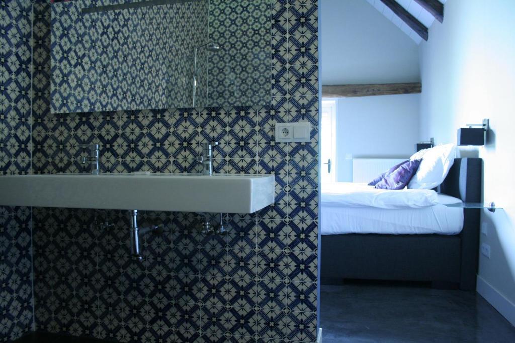 Suite,447090330:JPEG