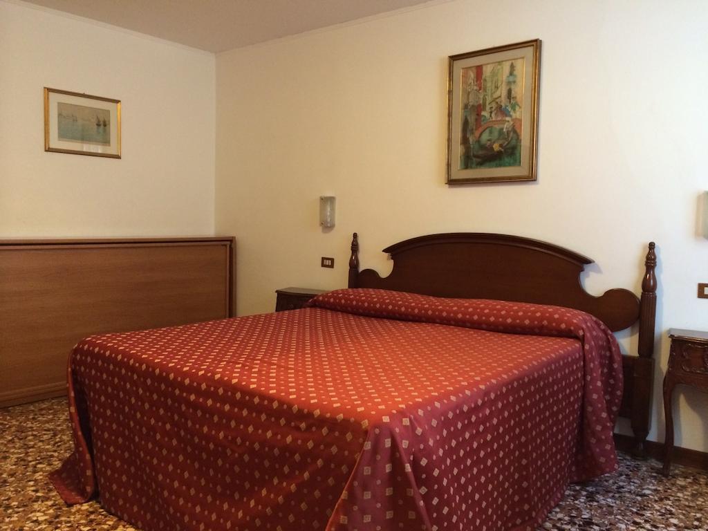 Comfort Double or Twin Room,1012162237:JPEG