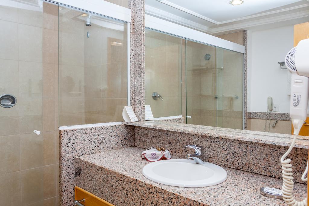 Quarto Duplo Luxo com Vista da Piscina