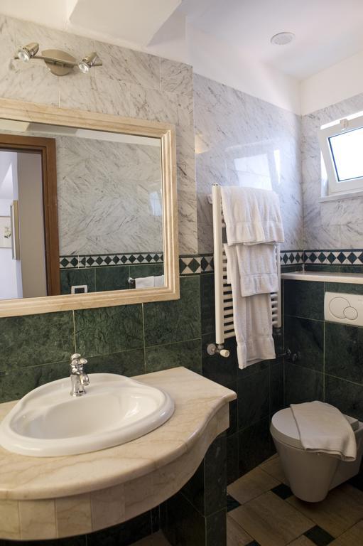 Standard Double Room,693994506:JPEG