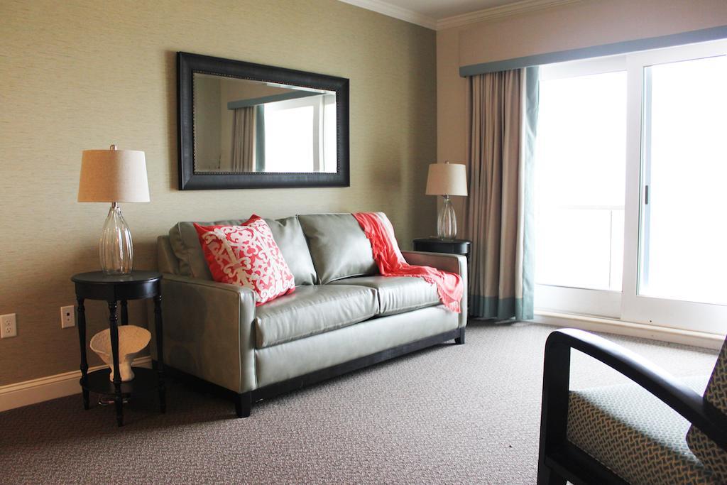 Luxury One-Bedroom Sunrise Suite with Beachfront View