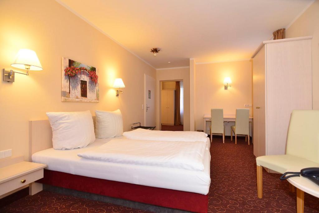 Triple Room,25033860:JPEG