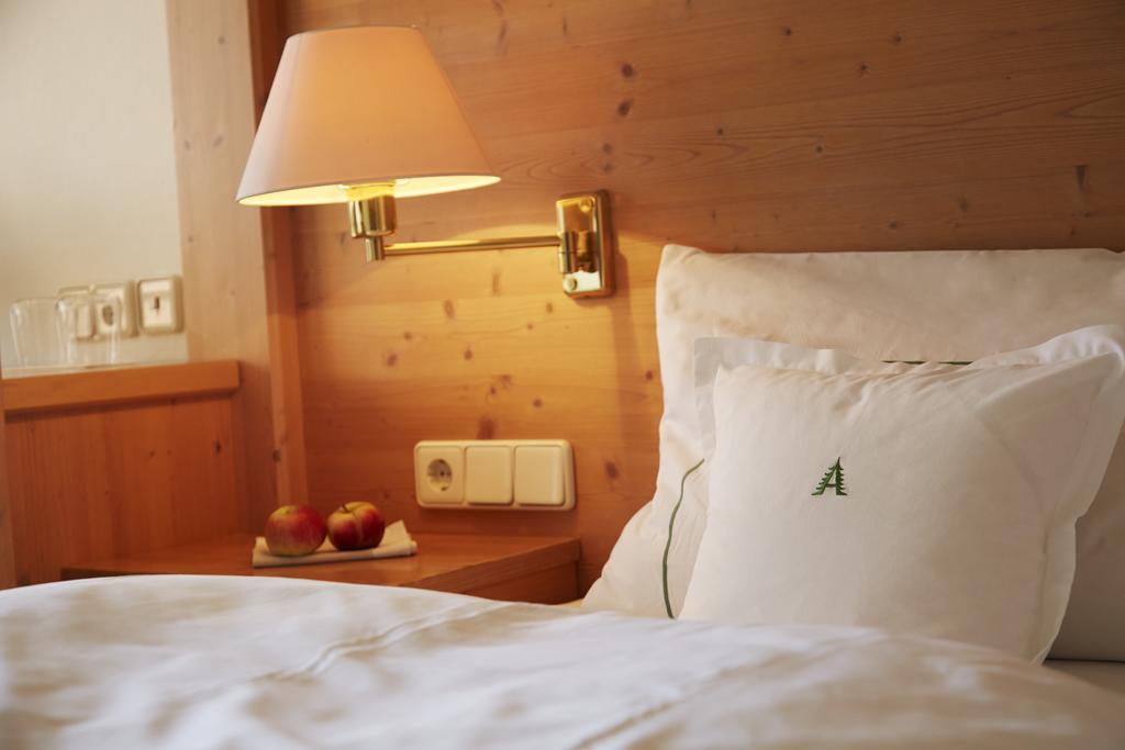 Landhauszimmer mit Südbalkon,1037754895:JPEG