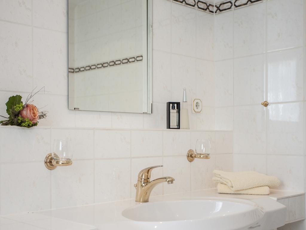 One-Bedroom Apartment,254891801:JPEG
