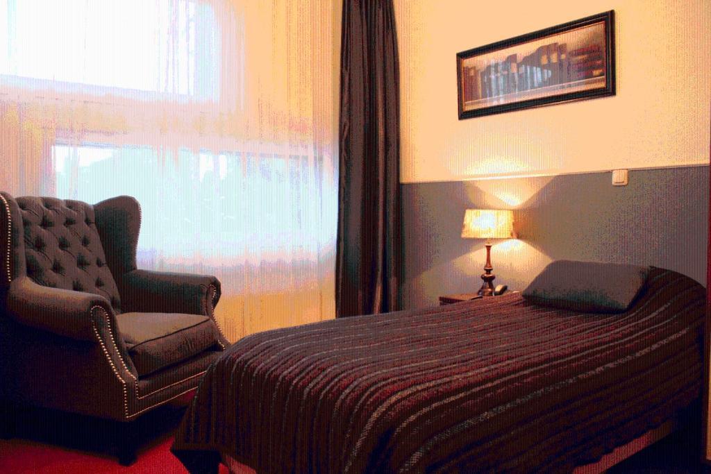 Single Room,1580265821:JPEG