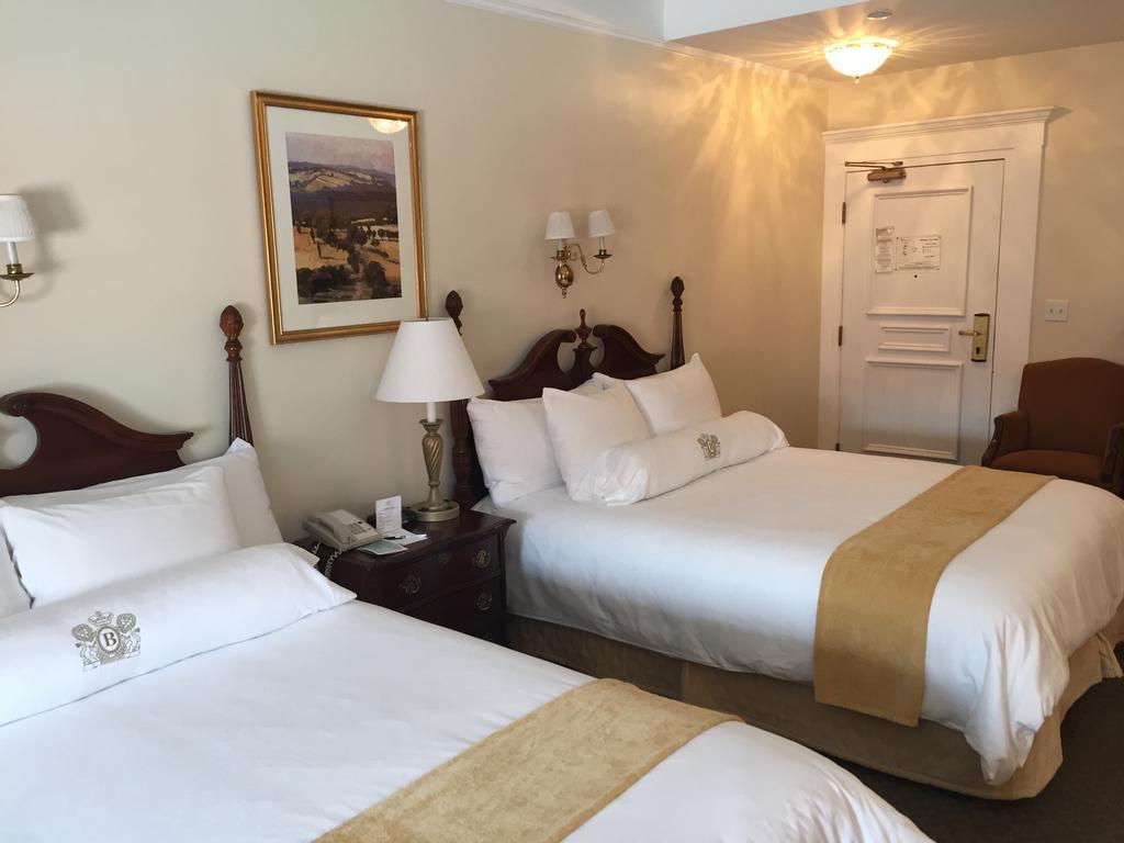 Studio Suite With Wet Bar