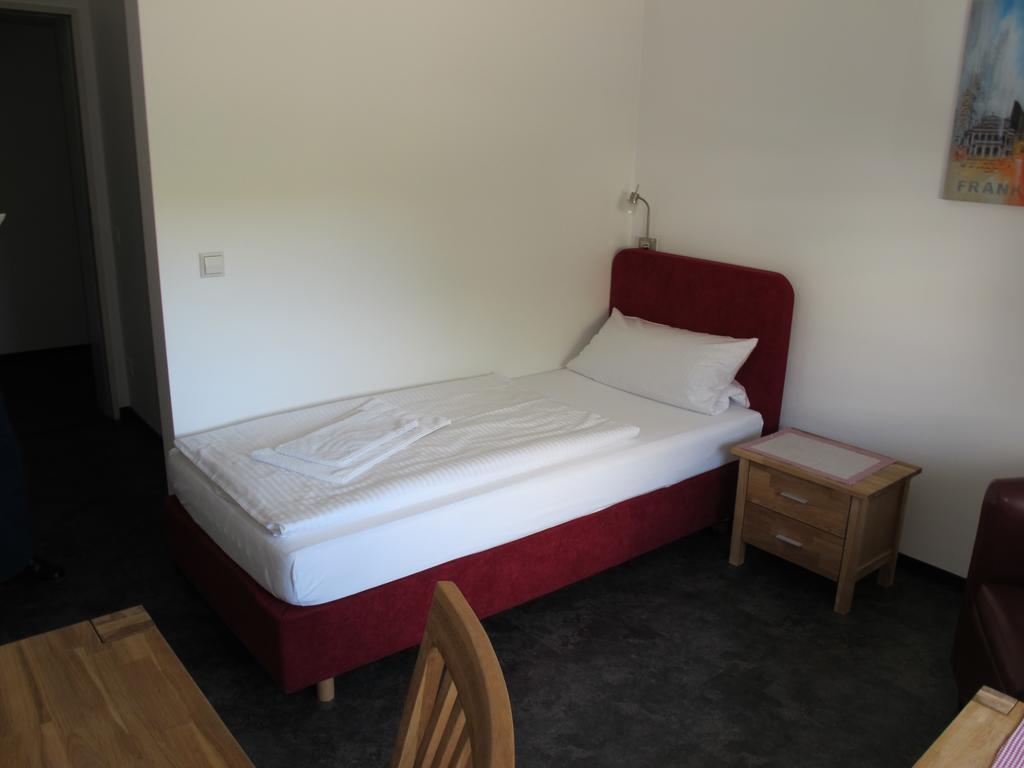 Single Room,255396809:JPEG